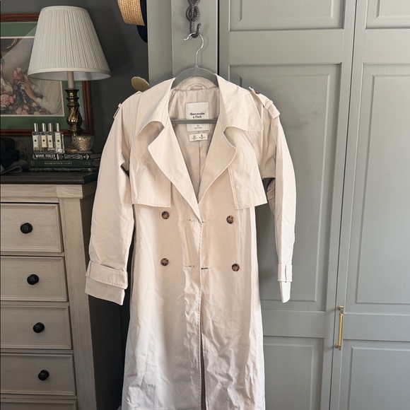 Abercrombie & Fitch Jackets & Blazers - Abercrombie & Fitch Light Tan Trench Coat